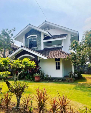 Villa Dedaun Batu